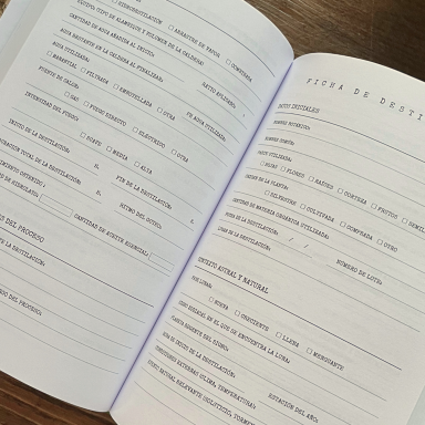 cuaderno de Destilacion de Hidrolatos de Apañando Herbas